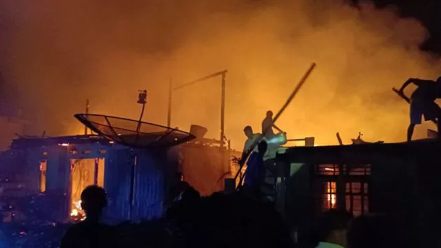8 Rumah Warga Ludes Akibat Kebakaran di Pesisir Barat Lampung - GenPI.co