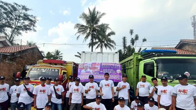 Jalin Silaturahmi, KST Dukung Ganjar Beri Bantuan ke Sopir Truk Sukabumi - GenPI.co
