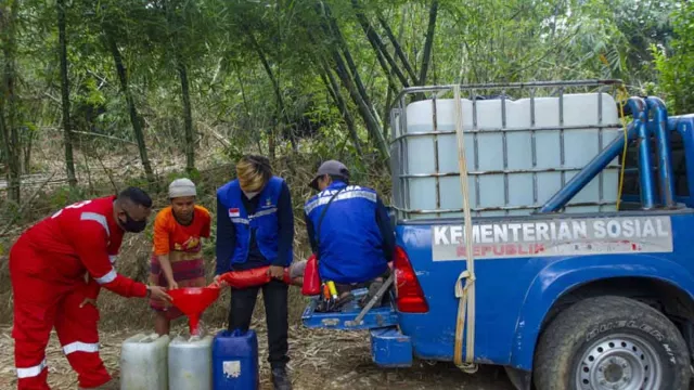 Ribuan Orang Mulai Kesulitan Air Bersih Akibat Kekeringan di Karawang - GenPI.co