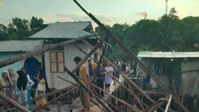 40 Rumah Rusak Akibat Bencana Angin Puting Beliung di Batam - GenPI.co