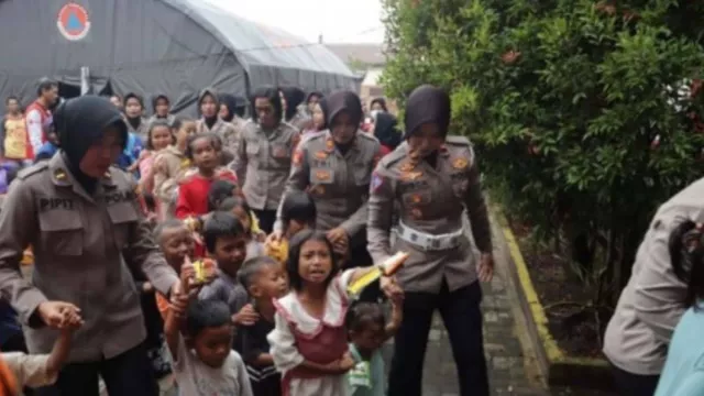 Polisi Bantu Trauma Healing Bagi Anak Korban Kebakaran di Tarakan - GenPI.co