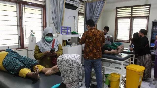 Keracunan Massal Surabaya, Belasan Orang Dirawat di Rumah Sakit - GenPI.co