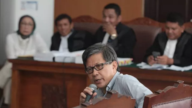 Rocky Gerung: Megawati Salah Pilih Ganjar Pranowo Capres, Seharusnya Puan Maharani - GenPI.co
