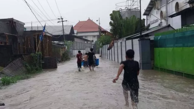 Ratusan Rumah di Jembrana Terendam Akibat Banjir di Bali - GenPI.co