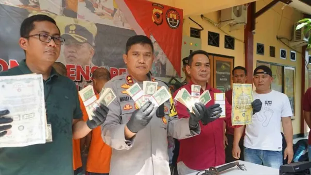 Transaksi Digagalkan, 2 Pelaku Peredaran Uang Palsu di Sukabumi Ditangkap - GenPI.co