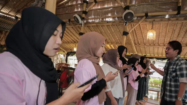 Lestarikan Budaya Cirebon, Srikandi Ganjar Gelar Pelatihan Vokal - GenPI.co