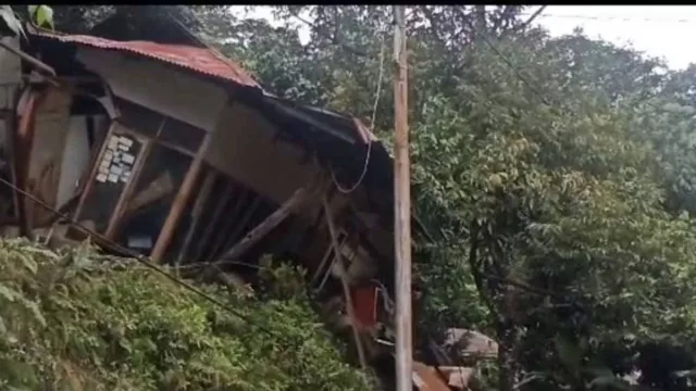 2 Balita Meninggal Dunia Akibat Bencana Tanah Longsor di Padang - GenPI.co