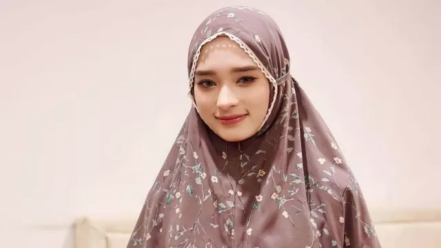 Inara Rusli Bongkar Alasan Belum Cerai, Ada yang Melarang Virgoun - GenPI.co