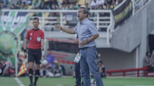 Hasil Belum Maksimal, Manajemen Persebaya Surabaya Panggil Pelatih - GenPI.co