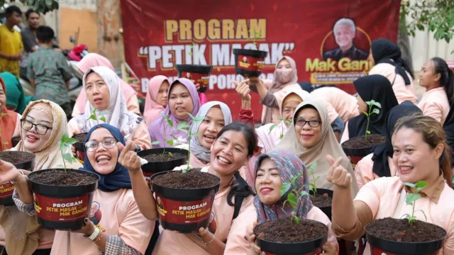 Ajak Cinta Tanaman, Mak Ganjar Gandeng Ibu-ibu Jakarta Budidaya Pohon Cabai - GenPI.co