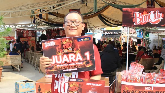 Pria Asal Tangerang Juarai Lomba Makan Snack Terpedas di Indonesia - GenPI.co