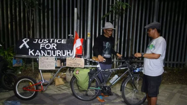 Manuver Berkelas Warga Malang Mencari Keadilan Tragedi Kanjuruhan - GenPI.co