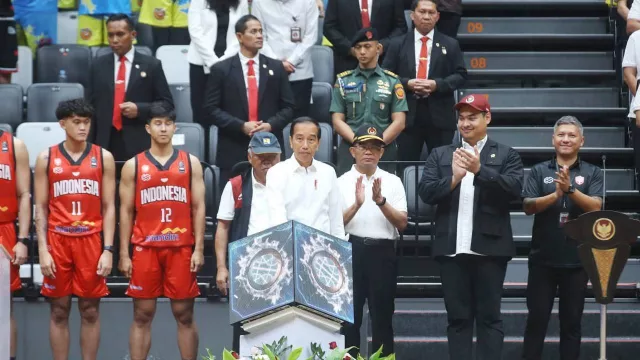 Resmikan Indonesia Arena, Presiden Jokowi Ditemani Menpora Dito Ariotedjo - GenPI.co