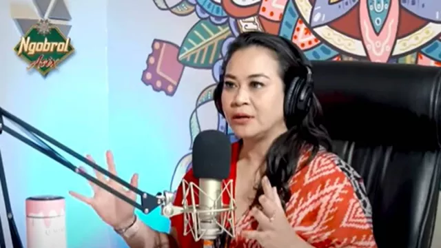 Zoya Amirin Beri Tips Suami Pemanasan, Istri Pasti Puas di Ranjang - GenPI.co