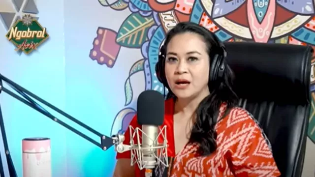 Zoya Amirin Ungkap Tanda Wanita Puas di Ranjang, Mudah Banget - GenPI.co
