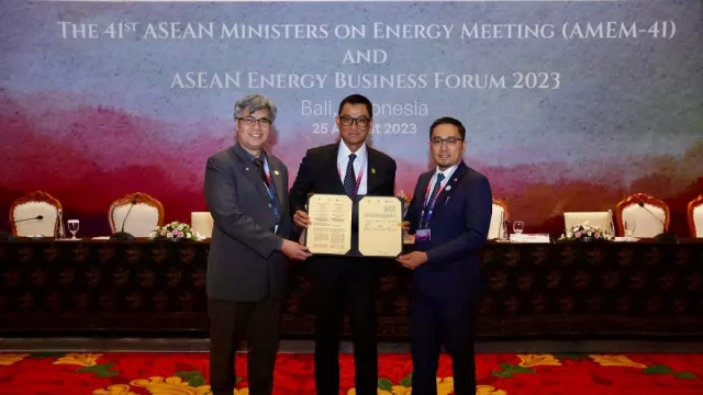 PLN Gandeng Dua Perusahaan Asal Malaysia untuk Bangun Jaringan Listrik ASEAN - GenPI.co