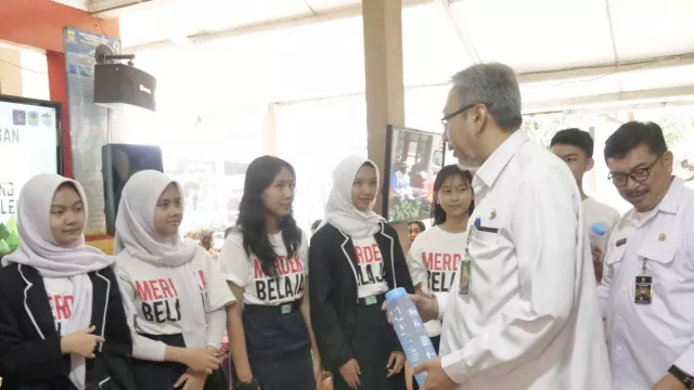 Ajak Pemkot Bandung, Le Minerale Peduli Lingkungan Kampanye Pakai Tumbler - GenPI.co