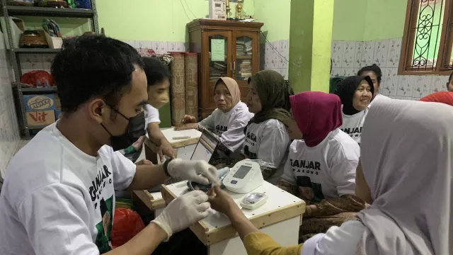 Dorong Indonesia Sehat, Santri Dukung Ganjar Disambut Antusias Warga - GenPI.co