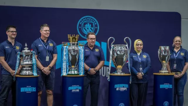 BSJ Hadirkan Trophy Tour Milik Manchester City, Perayaan Olahraga, Pendidikan dan Keunggulan - GenPI.co