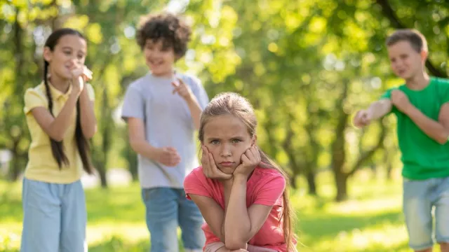 4 Penyebab Anak Kehilangan Rasa Percaya Diri, Orang Tua Wajib Tahu! - GenPI.co