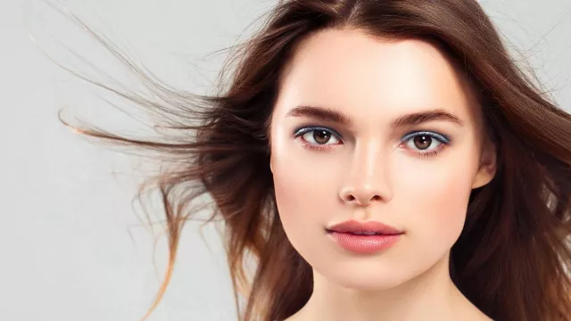 Tips Pemakaian Makeup yang Tepat untuk Kulit Berminyak - GenPI.co