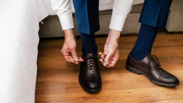 3 Jenis Sepatu untuk Pria yang Bisa Membuat Penampilan Makin Modis - GenPI.co