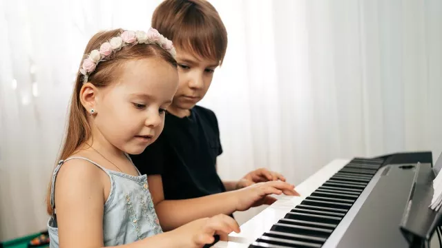 3 Alasan Pentingnya Anak Belajar Bermain Musik - GenPI.co