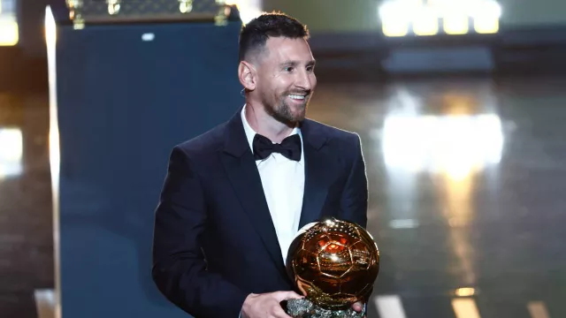 Messi Raih Ballon d'Or 2023, Singgung Persaingan Mbappe dan Haaland - GenPI.co