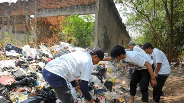 TPA Sarimukti Kebakaran, PMN Dukung Ganjar Bikin Penampungan Sampah di Bandung - GenPI.co