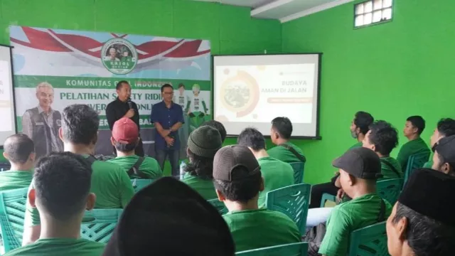 Kajol Dukung Ganjar Beber Pentingnya Keselamatan Berkendara ke Ojol Serang - GenPI.co Kajol Dukung Ganjar Beber Pentingnya Keselamatan Berkendara ke Ojol Serang - GenPI.co
