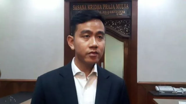 Anwar Usman Dicopot dari Ketua MK, Gibran: Kami Hormati Putusan MKMK - GenPI.co