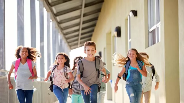 5 Tips Membuat Anak Selalu Semangat Berangkat Sekolah - GenPI.co