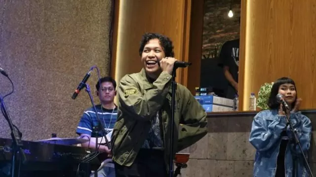 Dituding Iluminati, Hindia: Apakah Tandanya Aku Sudah Dianggap Sukses? - GenPI.co Dituding Iluminati, Hindia: Apakah Tandanya Aku Sudah Dianggap Sukses? - GenPI.co