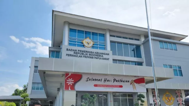 KPK Segel Ruangan Kepala BPK Papua Barat Terkait Dugaan Korupsi - GenPI.co