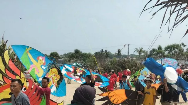 Wisatawan Pantai Kalianda Melonjak Berkat Festival Layangan - GenPI.co