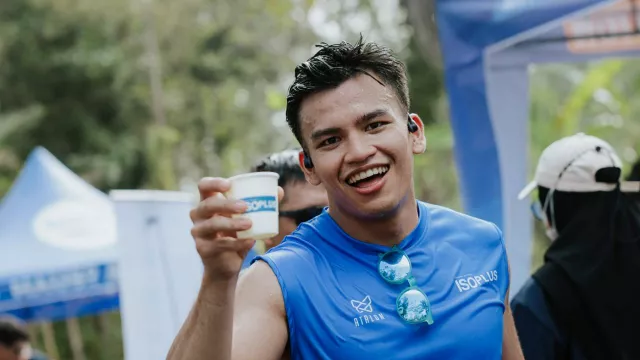 Setia Menemani, ISOPLUS Hadir Menjaga Hidrasi Peserta Borobudur Marathon 2023 - GenPI.co