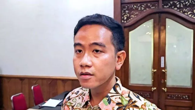 Gibran Rakabuming Raka Siap Ditegur Bawaslu Seusai Hadiri Silaturahmi Desa Bersatu - GenPI.co