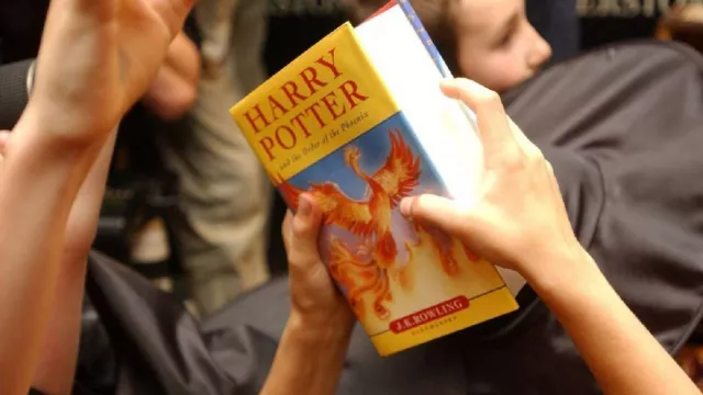 5 Buku yang Paling Disukai Banyak Orang untuk Dibaca Berulang Kali - GenPI.co 5 Buku yang Paling Disukai Banyak Orang untuk Dibaca Berulang Kali - GenPI.co