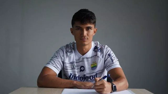 Persib Bandung Rekrut Kiper Asal Filipina, Ini Sosoknya - GenPI.co