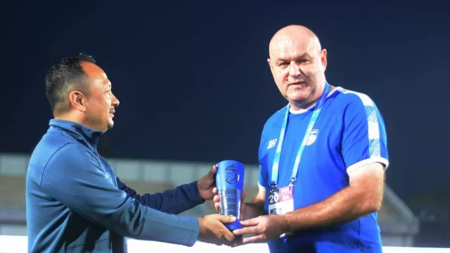Persib Panen Penghargaan, Bojan Hodak Pelatih Terbaik, da Silva Player of The Month - GenPI.co