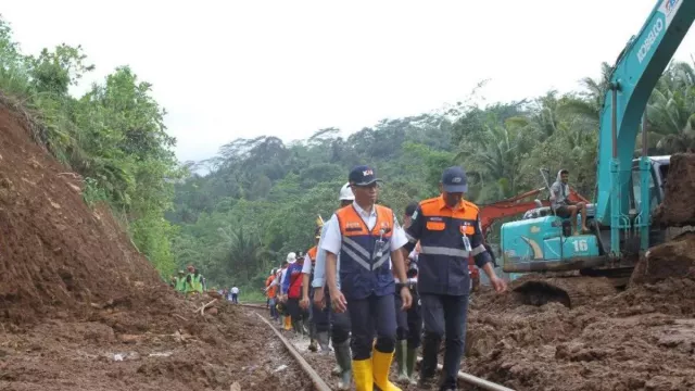 Pascalongsor, Dirut KAI Pastikan Jalur Rel Ganda Purwokerto-Cirebon Bisa Dilalui Kereta Api - GenPI.co