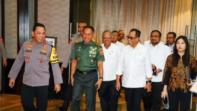 22.893 Prajurit TNI Bantu Pengamanan Natal dan Tahun Baru 2024 - GenPI.co