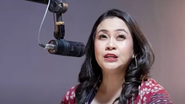 Zoya Amirin Buka-bukaan Fantasi Liar Suami Istri di Ranjang - GenPI.co