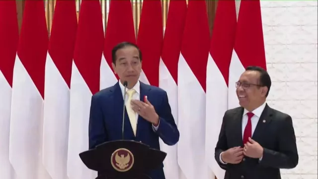 Pakai Dasi Warna Kuning, Jokowi: Masa Nggak Tahu? - GenPI.co