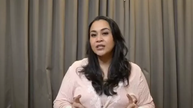 Zoya Amirin Beber Penyebab Wanita Kentut saat Bermain Cinta - GenPI.co