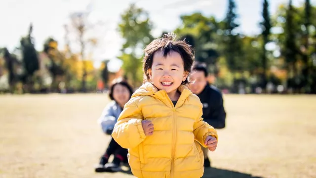 5 Cara Mengasuh Anak yang Diterapkan Orang Tua di Jepang - GenPI.co