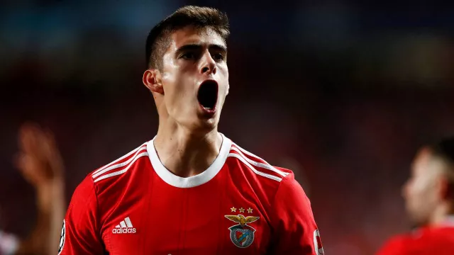 Bursa Transfer: Incar Bek Muda Benfica, Liverpool Alami Kesulitan - GenPI.co
