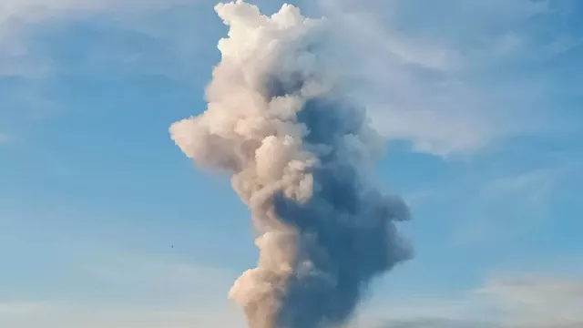 Gunung Dukono di Maluku Utara Erupsi, Lontarkan Abu Vulkanik Setinggi 4 Km - GenPI.co