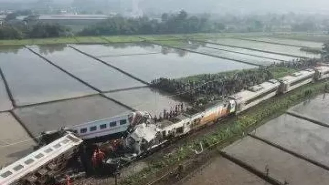 Jalur Kereta Api Kecelakaan di Bandung Sudah Bisa Dilalui, Kecepatan Maksimal 20 Km/Jam - GenPI.co