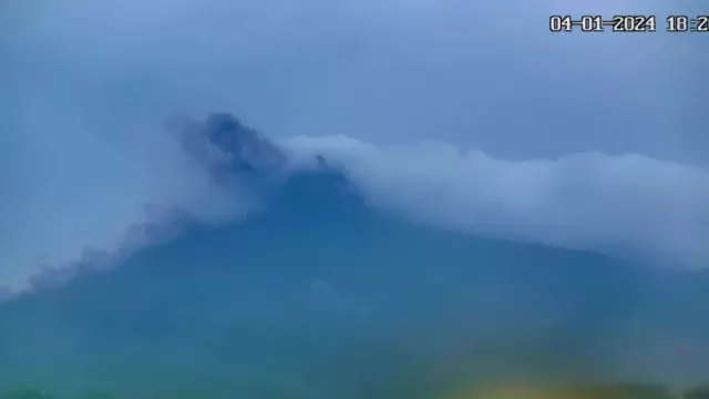 Gunung Merapi Muntahkan Awan Panas Sejauh 1,8 Km - GenPI.co